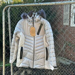 Avalanche Women’s Ski Jacket in Light Silver with Black Trim